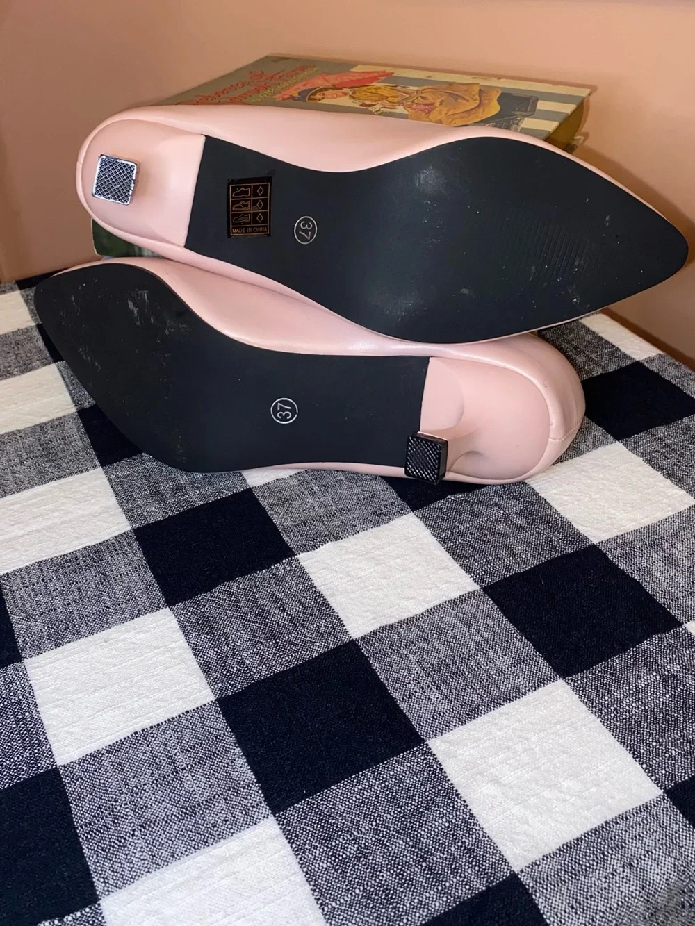 Unbranded Kitten Heel Pointed Toe Pump Vegan Leather Size 6-1/2M (37) Soft Pink